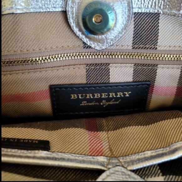 BURBERRY Metallic Calfskin Broguing Small Banner - Picture 13 of 16